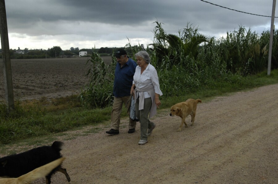 José Mujica y Lucía Topolansky en Rincón del Cerro. Foto: Archivo El País
