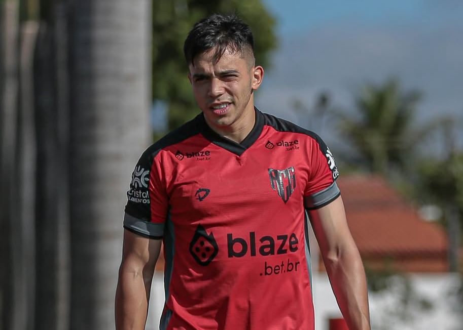 Alejo Cruz en Atlético Goianiense.