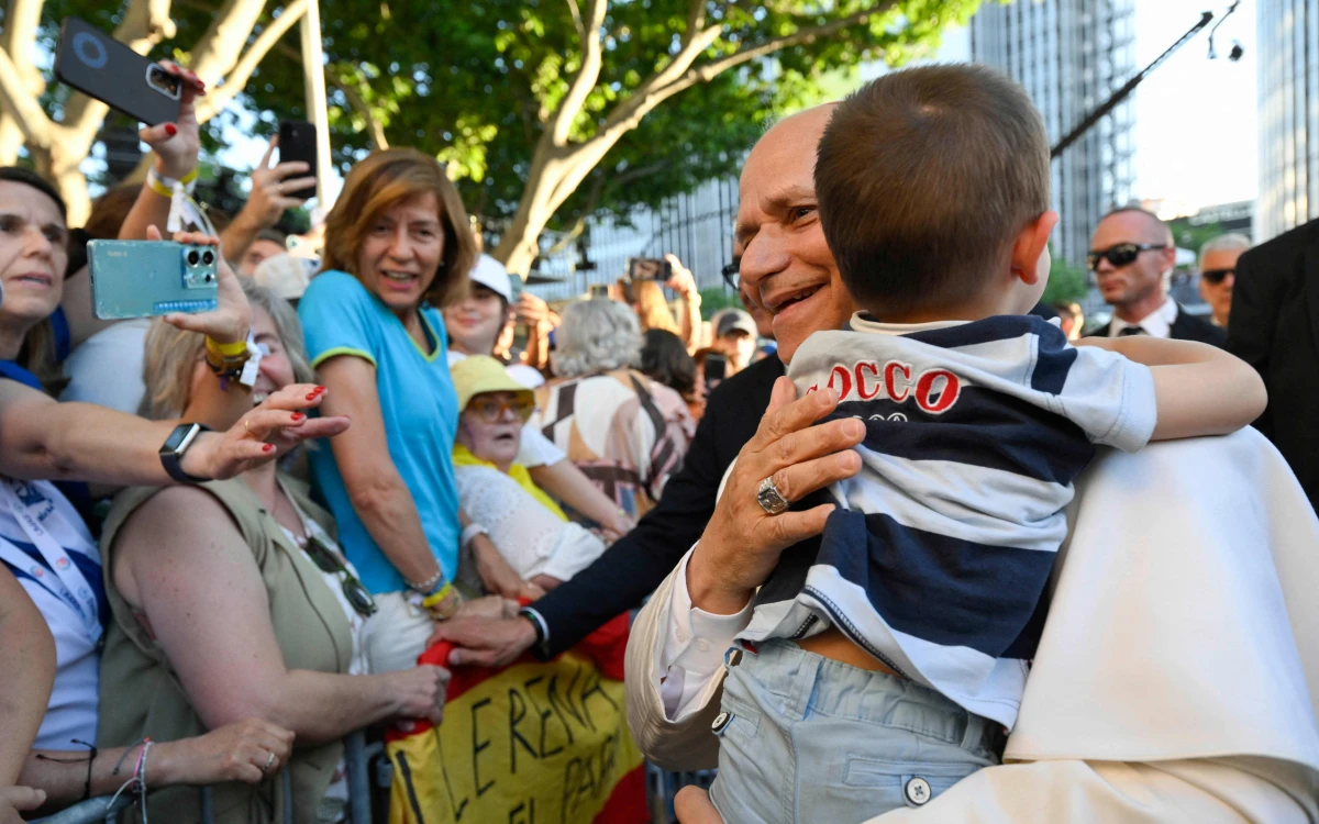 El papa León habla en España contra las narrativas paralizantes : se necesita trascendencia , dice