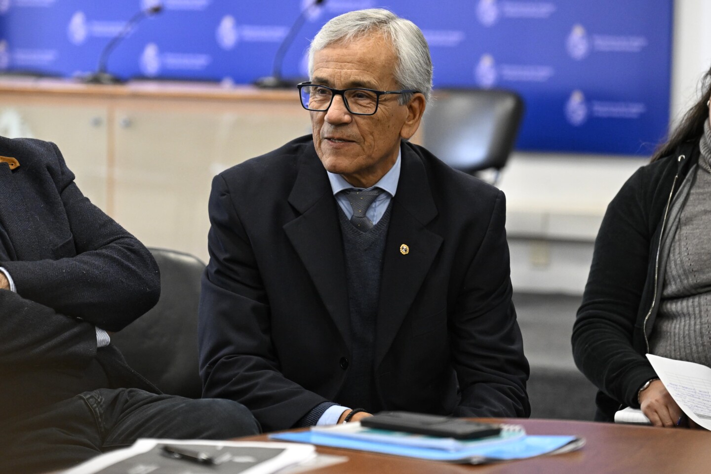 Ministro de Trabajo y Seguridad Social, Juan Castillo, en consejo superior de negociación colectiva del sector público.