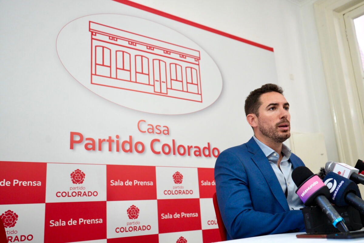 Diego Sanjurjo en la casa del Partido Colorado.