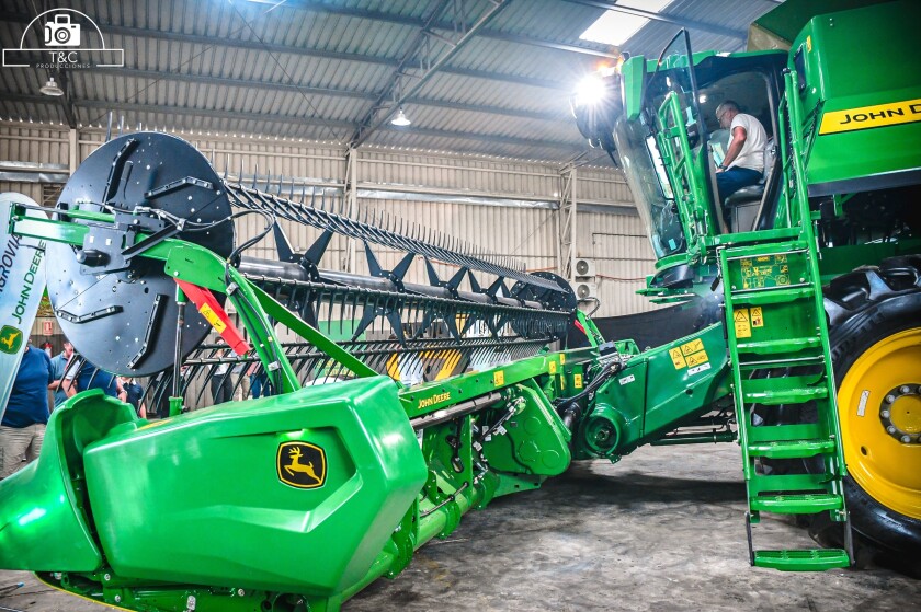 John Deere S7