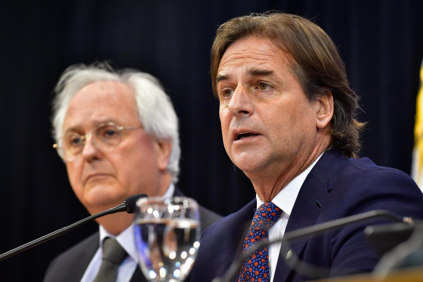 Rodolfo Saldain y Lacalle Pou durante conferencia en contra del plebiscito de la reforma de la seguridad social.
