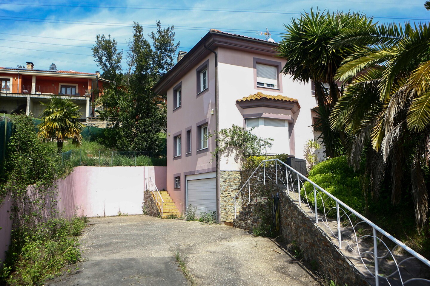La llamada "casa de los horrores" en la que una pareja mantuvo encerrados a sus hijos por más de tres años