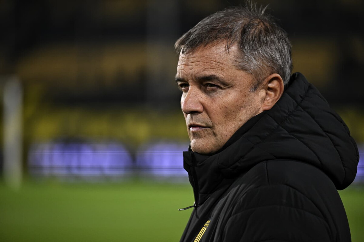 Diego Aguirre, entrenador de Peñarol, en el partido frente a Central Español.