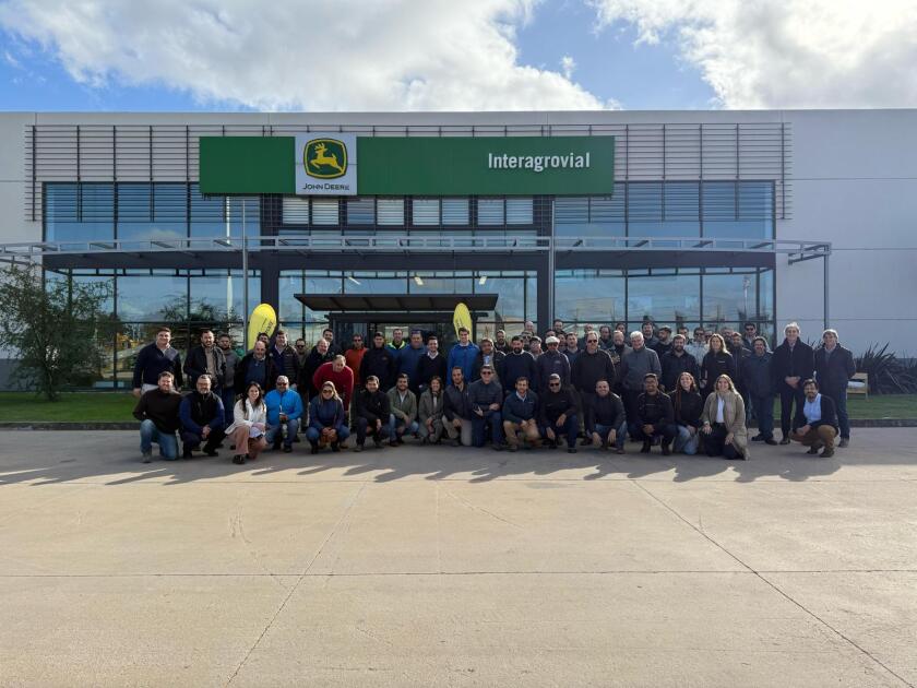 El encuentro, que reunió a más de 50 asistentes provenientes de empresas líderes del país, permitió a los participantes conocer de primera mano las últimas soluciones tecnológicas que John Deere está ofreciendo en el rubro de la construcción.