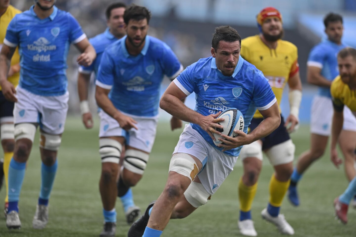 Rugby: Los Teros jugando ante la selección de Rumania.