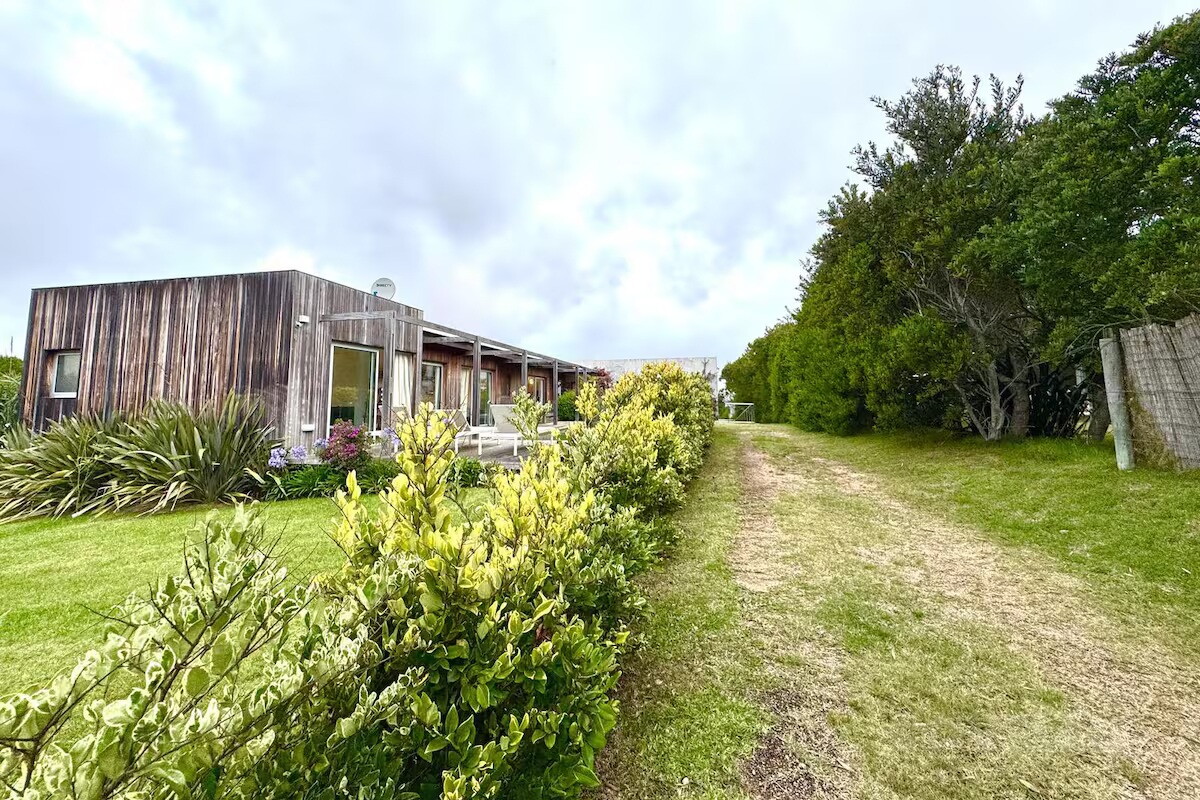 Litigio por herencia uruguaya de Jorge Lanata: hijas y viuda se enfrentan por precio de su casa en José Ignacio