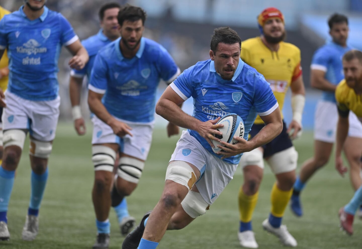 Rugby: Los Teros jugando ante la selección de Rumania.