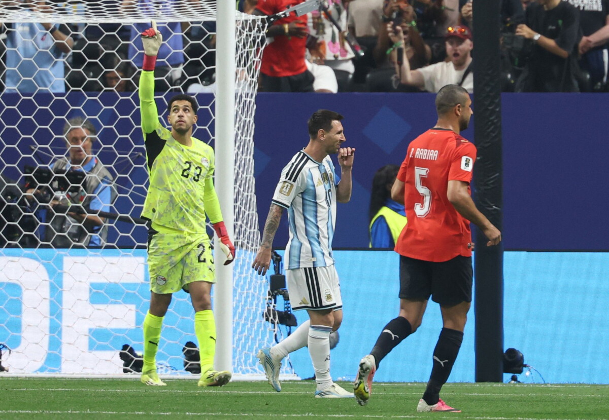 Lionel Messi tras errar el penal en Argentina vs. Egipto.