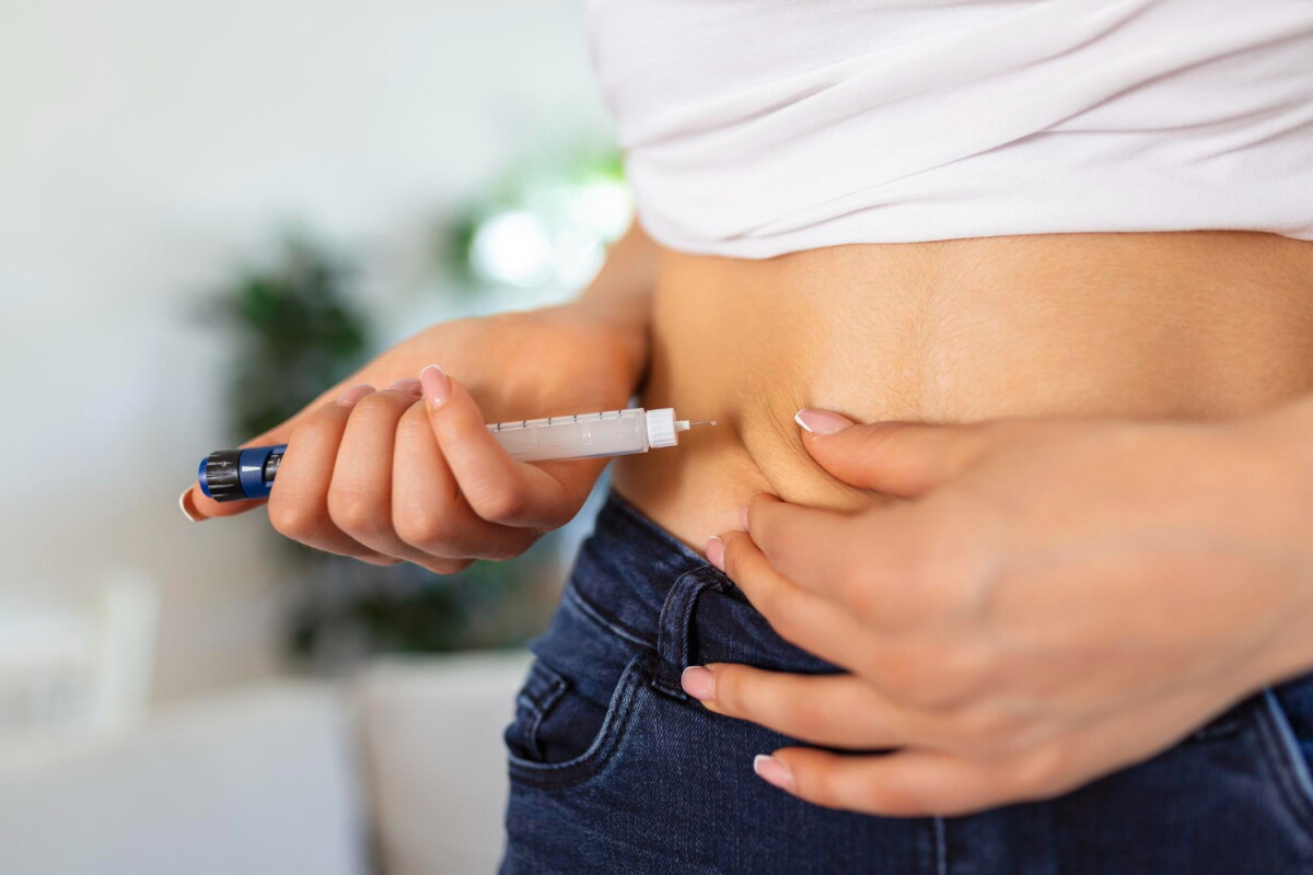 Cómo funciona el nuevo fármaco que combina dos hormonas para lograr más pérdida de peso que Ozempic