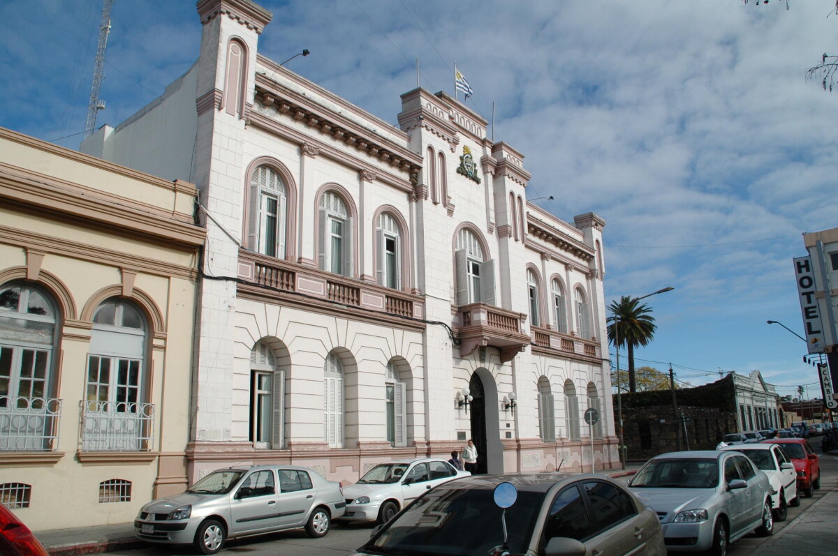 Fachada de la Jefatura de Policía de Maldonado.