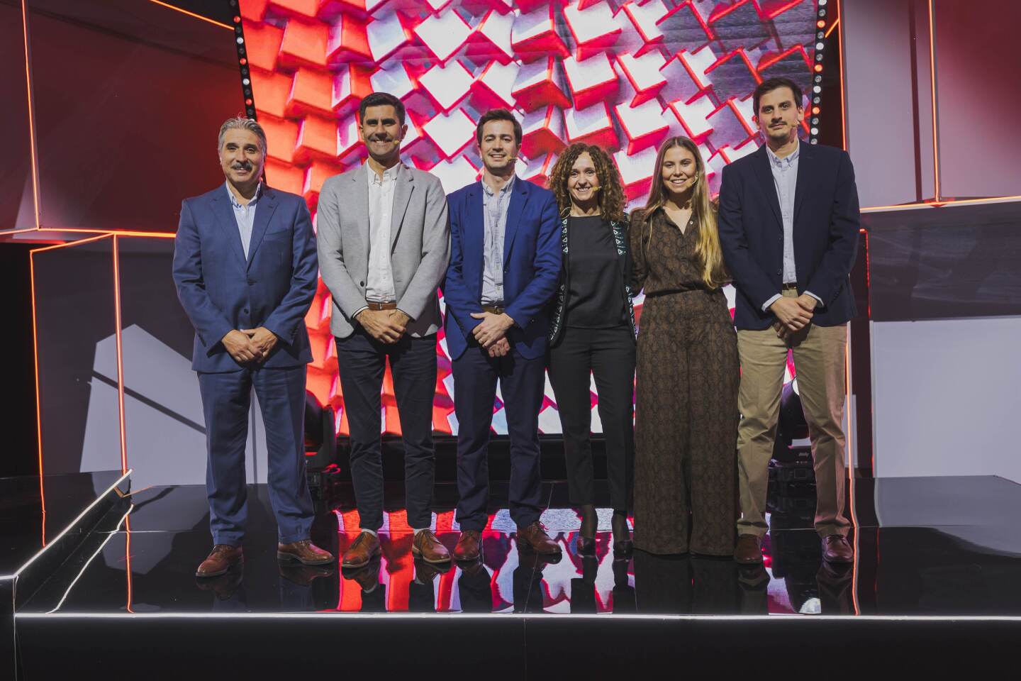 Gustavo Trelles, CEO de Santander Uruguay; Nicolás Seijas, Alianzas Estratégicas y Loyalty; Rodrigo Mehus, Canales de Autoservicio; Delfina Martínez, Tecnología y Operaciones; Camila Decker, Banca Digital; Juan Ignacio Ramos, Experiencia de Clientes