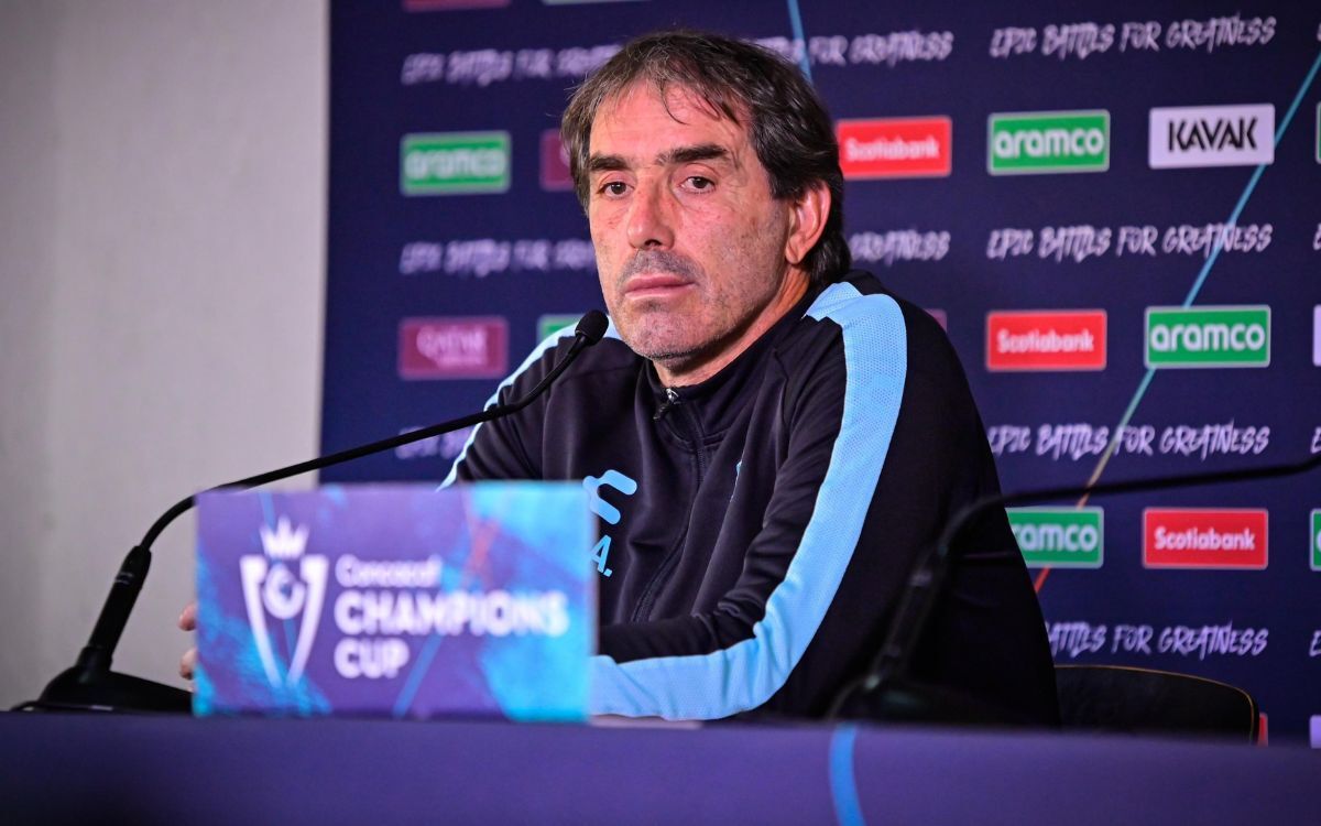 Guillermo Almada, técnico de Pachuca de México.