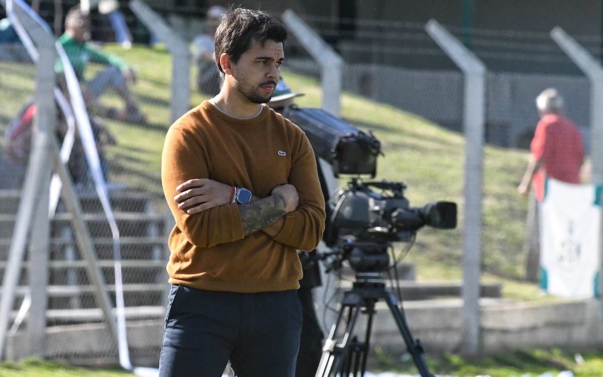Cristian Chambian, entrenador de Racing en el partido