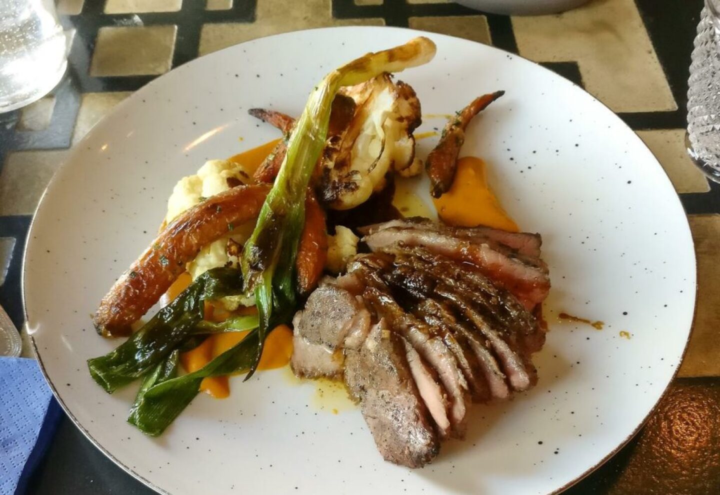 Solomillo con verduras asadas.jpg