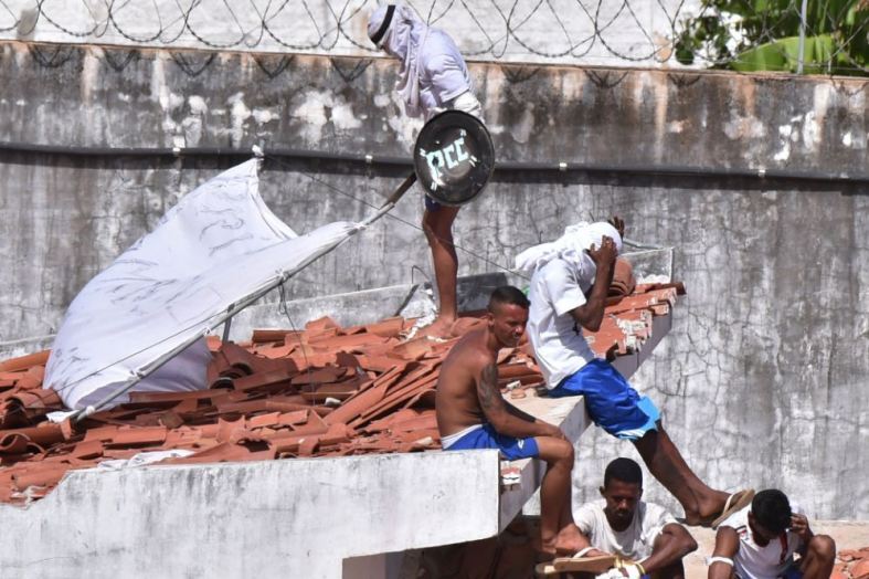 Integrantes del PCC en un motín en la cárcel de Alcacuz, en Natal.
