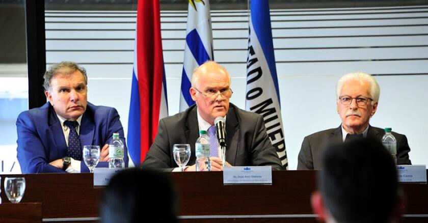 El plan comprende la construcción del puerto granelero de Tacuarí, para el transporte con trenes de barcazas, que lo unirán con terminales brasileñas