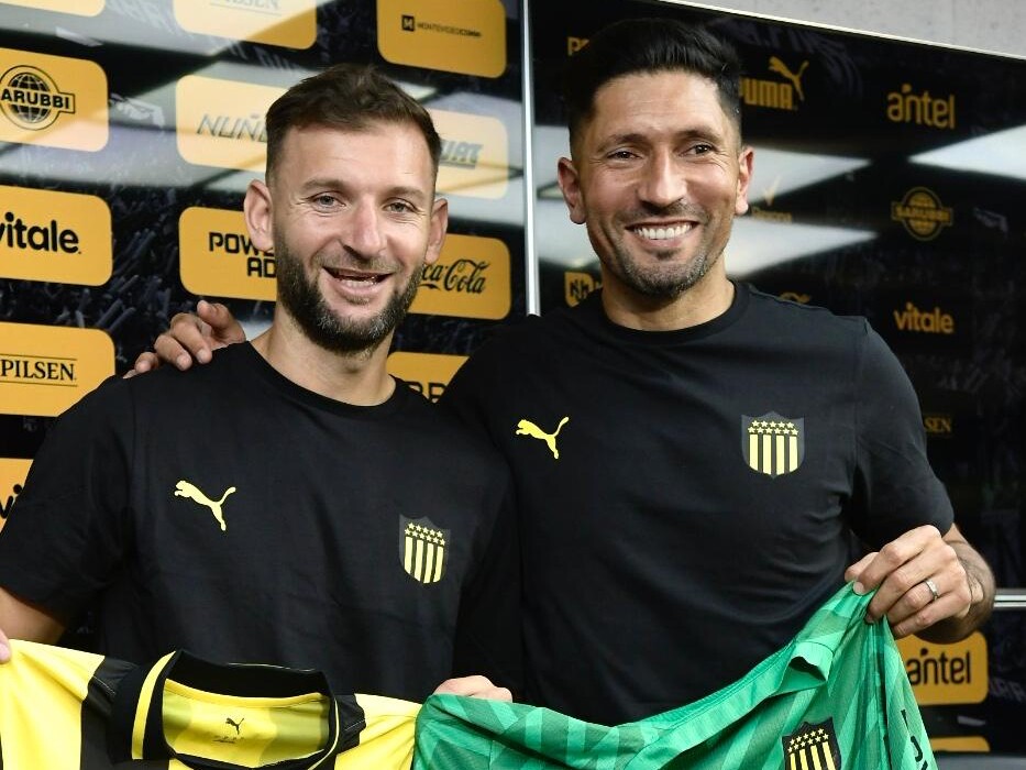 Gastón Silva y Martín Campaña en sus presentaciones como jugadores de Peñarol.
