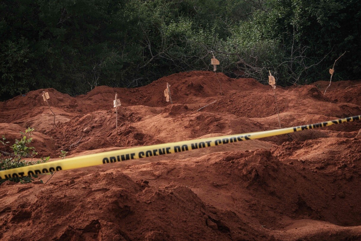 En el bosque de Shakahola, en el costero condado de Kilifi, continúan las excavaciones y las investigaciones
