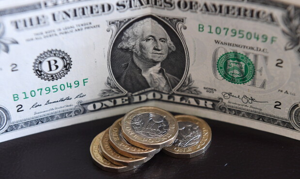 Billete y monedas de dólares