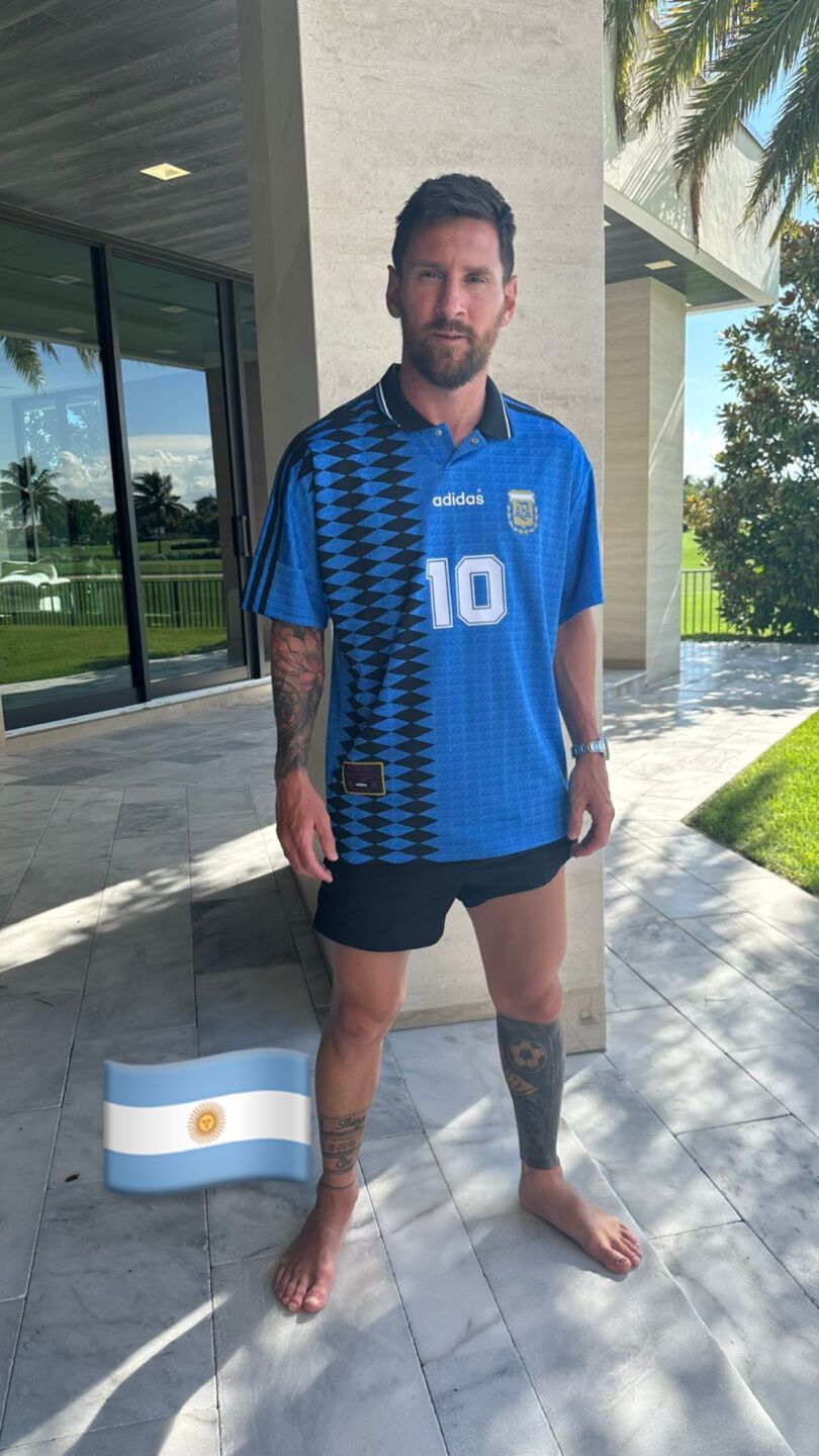 Desde Miami: Lionel Messi con la camiseta de Argentina 1994 y el 10 de Maradona. Foto: @lionelmessi