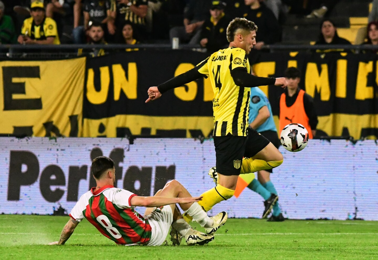 Damián García en el partido entre Peñarol y Deportivo Maldonado.