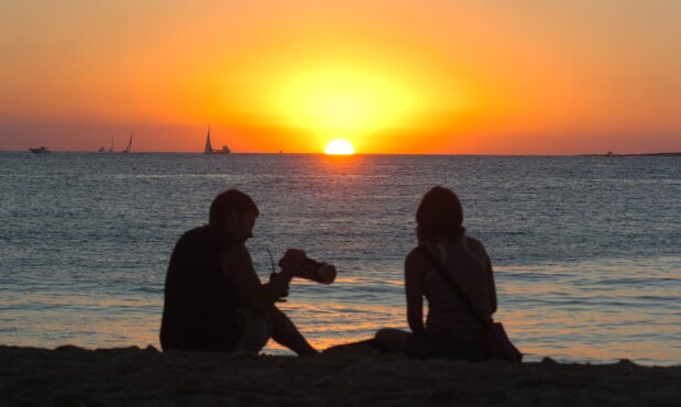 El próximo verano tendrá una hora menos de sol para disfrutar de las playas.