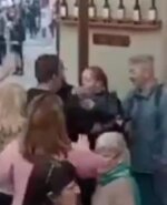 mujeres policías expulsadas de una cafetería