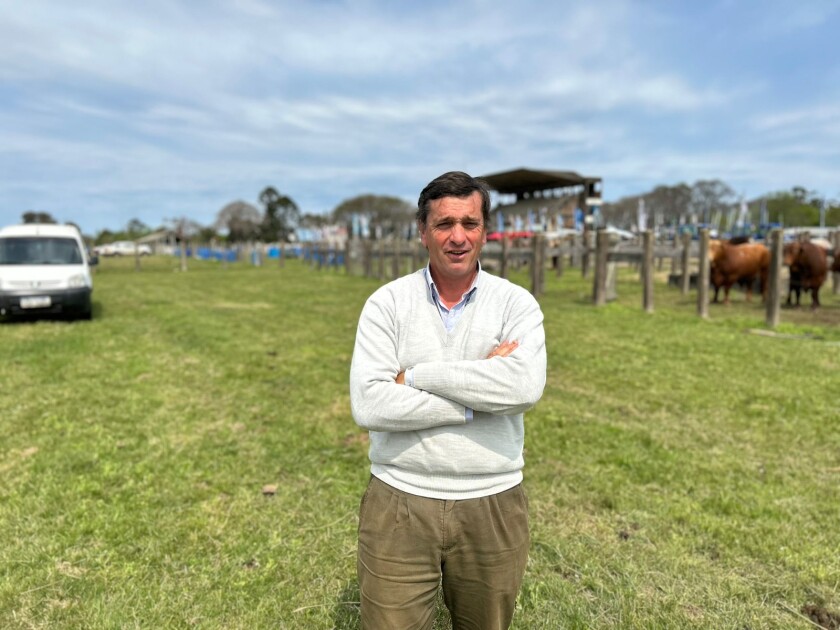 El Dr. José Hermann es asesor de la zona norte del país en producción ovina.jpg