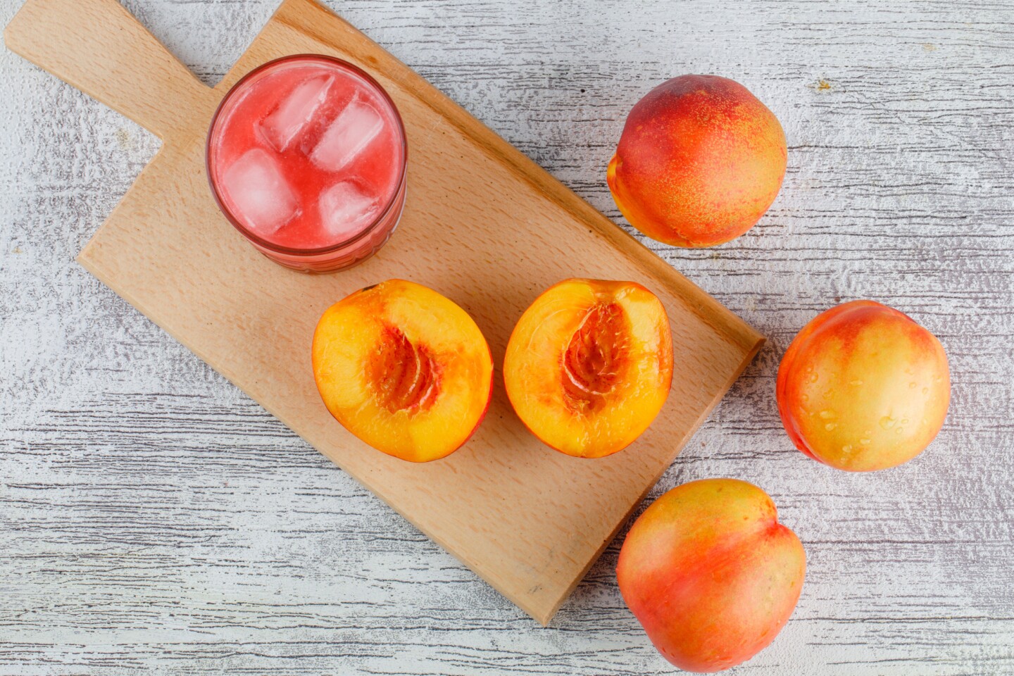 Durazno y jugo de fruta