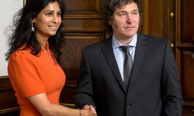 Con el FMI: La subdirectora del organismo, Gita Gopinath, ayer con el presidente Javier Milei.