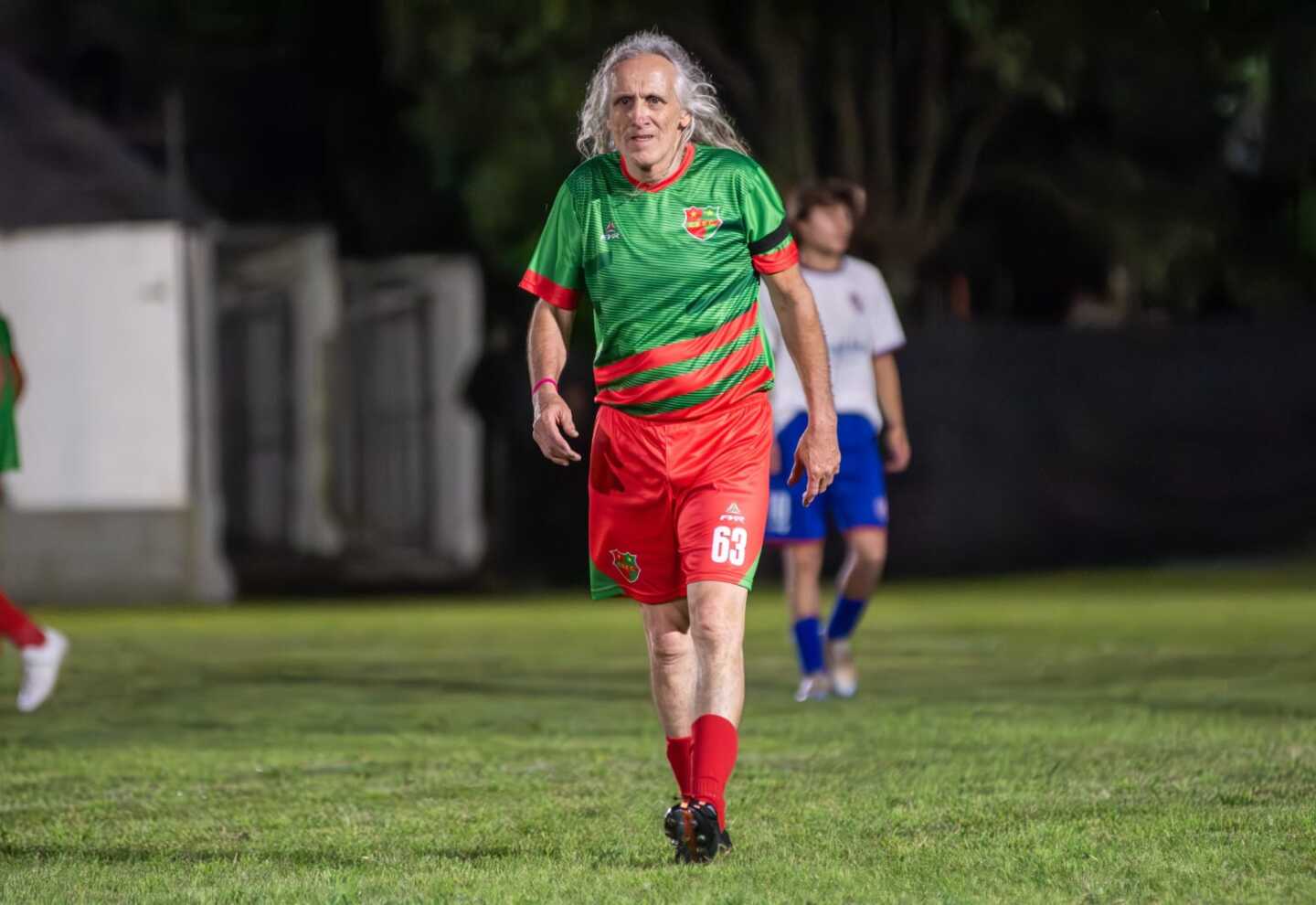 Robert Carmona jugando en Estudiantes El Colla de Rosario.