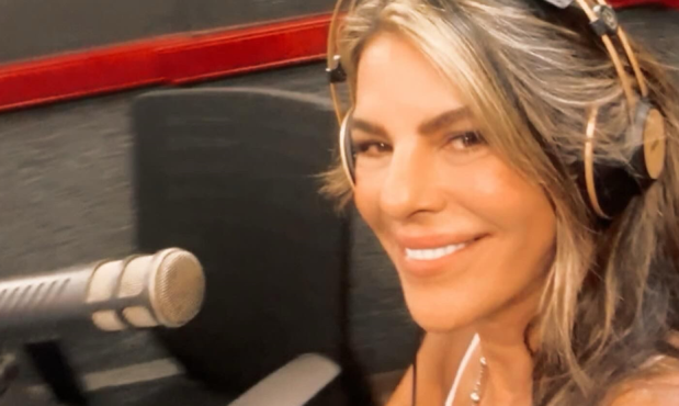 Victoria Rodríguez en el estudio de Universal.