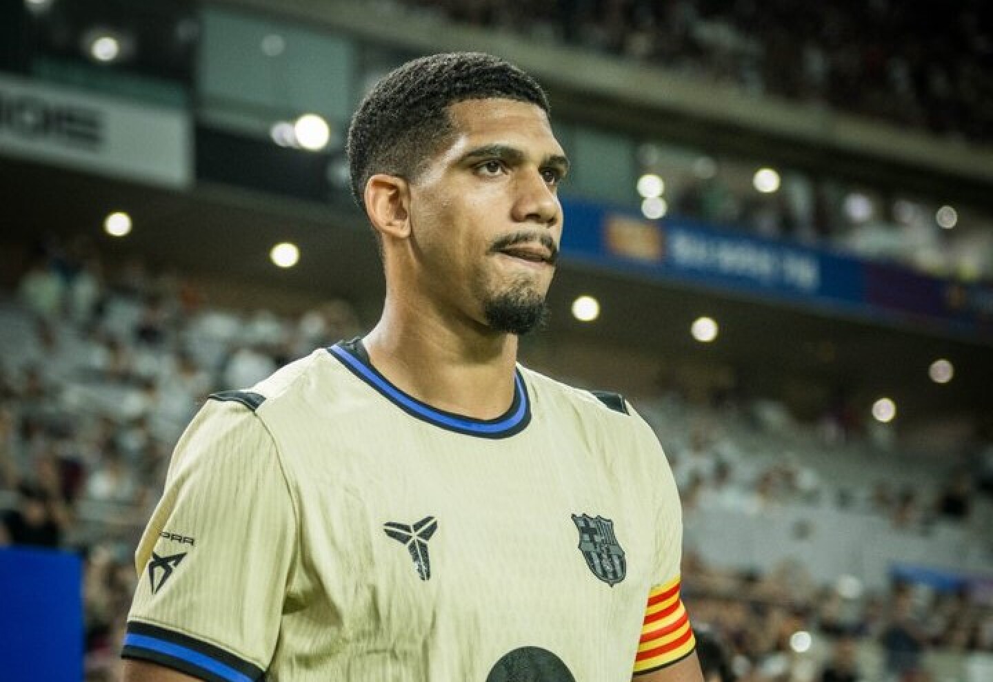 Ronald Araujo con el Barcelona.