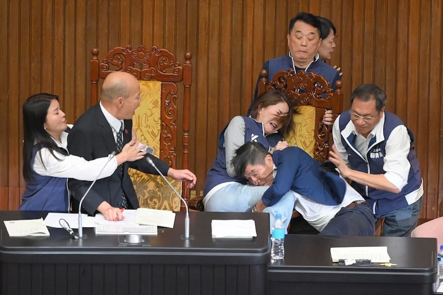 Pelea en el parlamento taiwanés.
