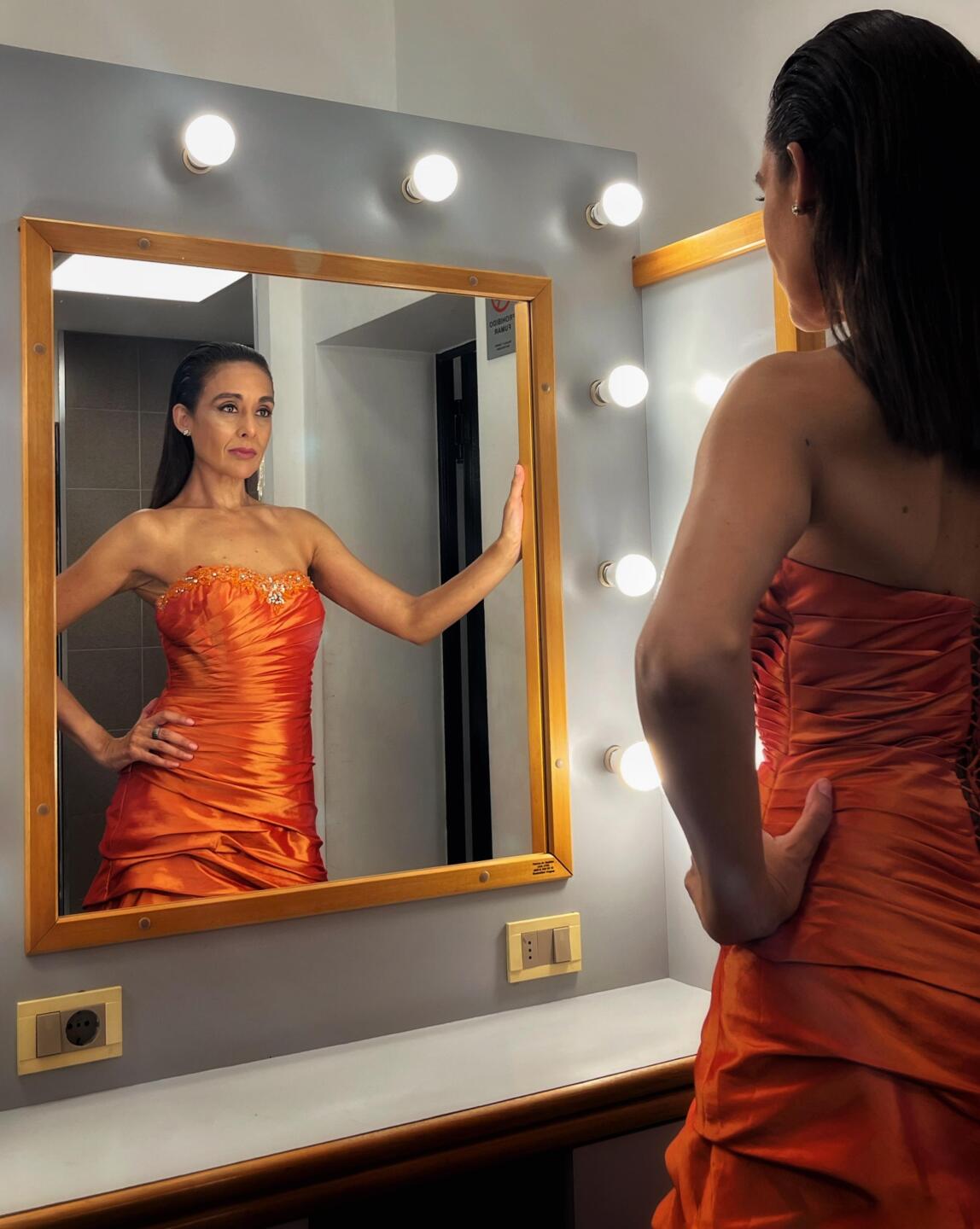 Valeria Lima previo a una de las Galas de Tango con la Orquesta Filarmónica de Montevideo en el Teatro Solís.
