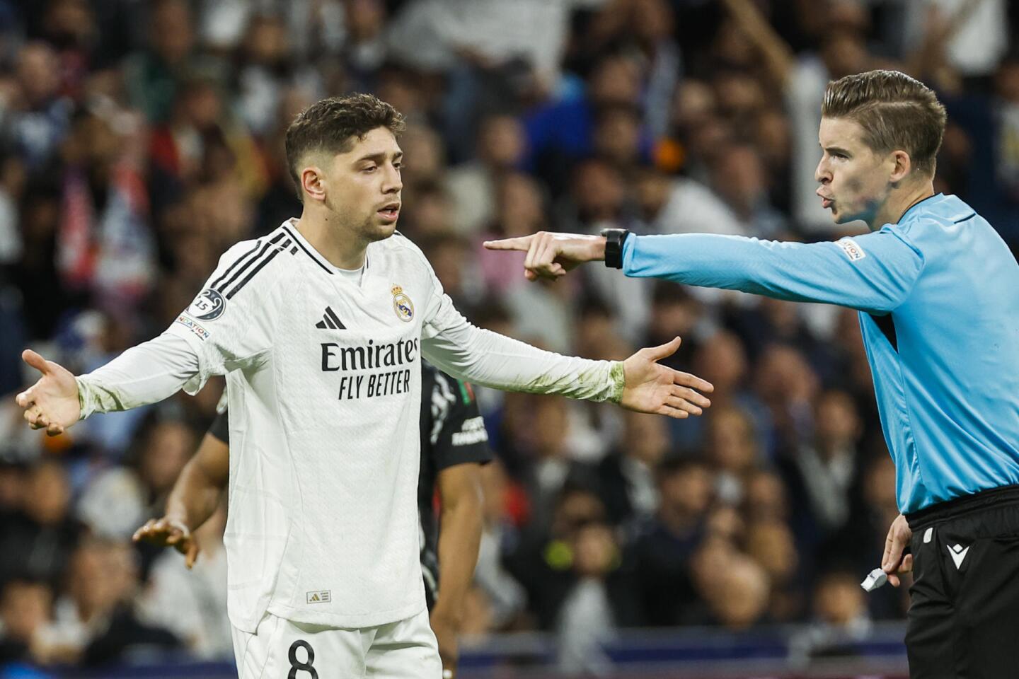 Federico Valverde en el partido entre Real Madrid y Arsenal por la vuelta de los cuartos de final de Champions League.