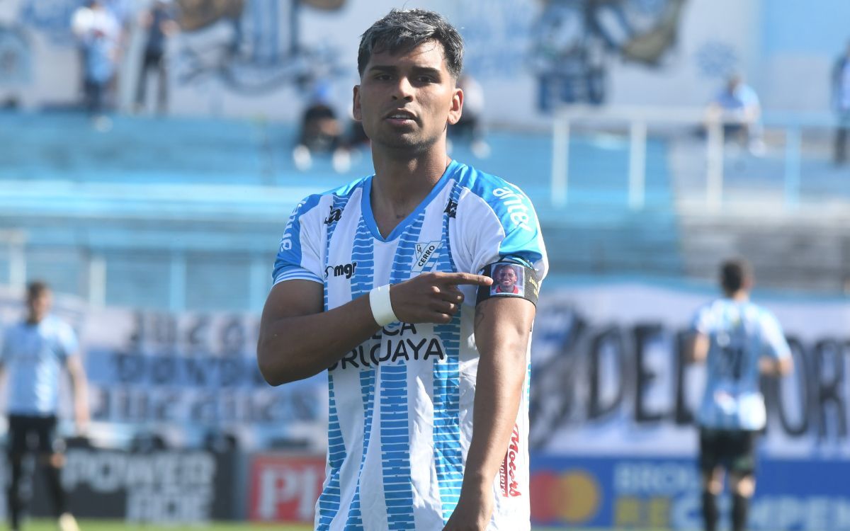 Santiago Ramírez defendiendo la camiseta de Cerro.