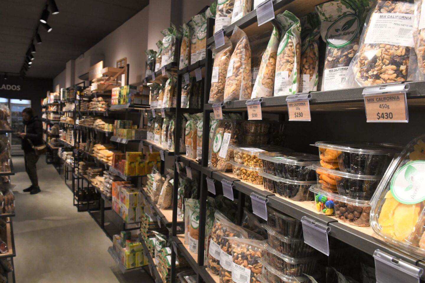 Productos. Todas las tiendas ofrecerán los 2.500 productos de la empresa.