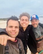 Leo Sanguinetti pescando junto al Chino Recoba y su hijo Jeremía.