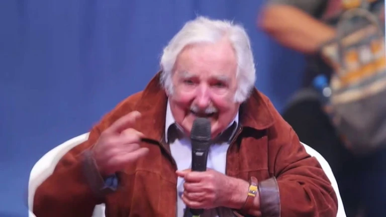 Mujica Respalda A Alegre