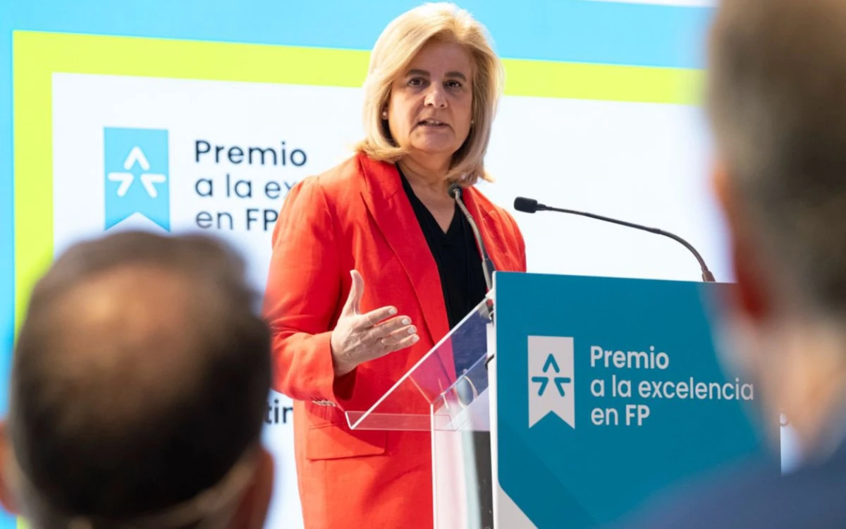 Choque de trenes en España: buscan a la exministra Fátima Báñez tras el accidente