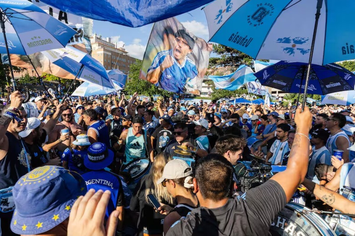 Advierten que los argentinos no podrán entrar con banderas y camisetas de Malvinas al partido contra Inglaterra