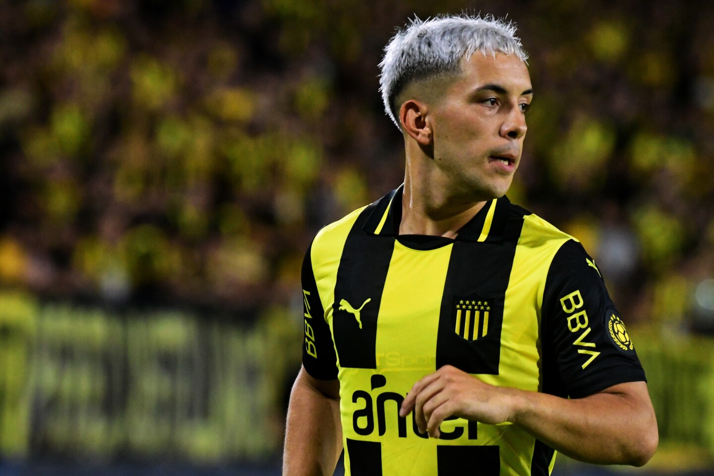Leonardo Fernández en el amistoso entre Peñarol y San Lorenzo en el Campeón del Siglo.