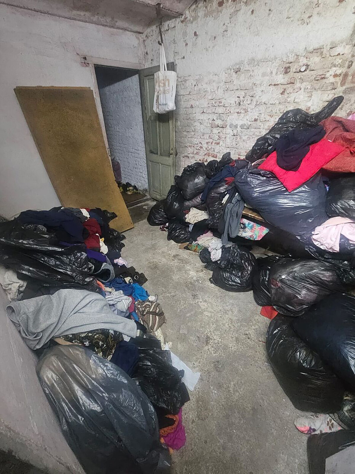 Afectados. Los ancianos que residían en el residencial sufrían pésimas condiciones de vida.