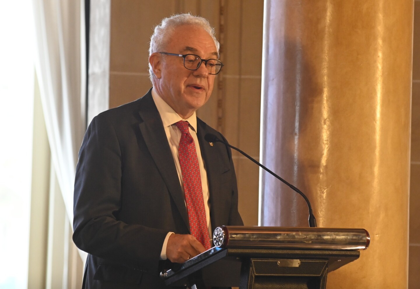 Canciller Mario Lubertkin.jpg