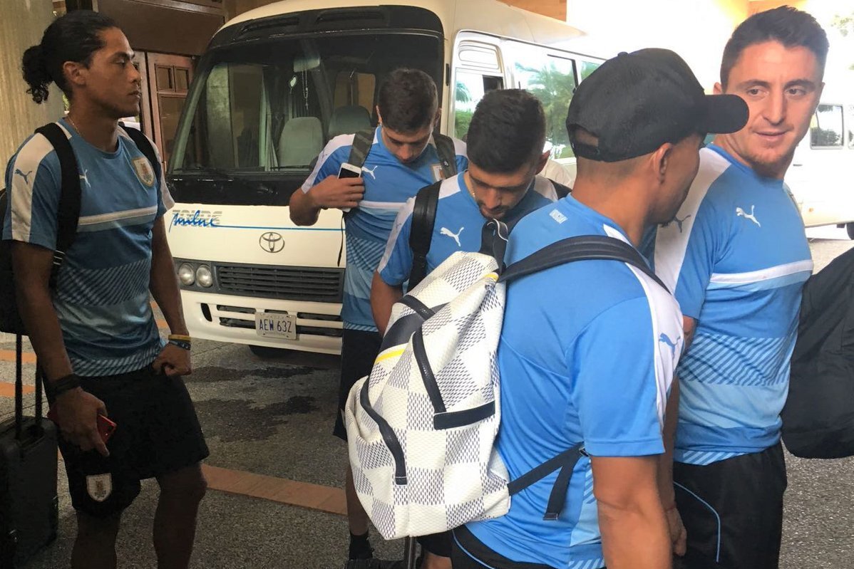 El "Cebolla" Rodríguez, Arévalo Ríos, De Arrascaeta, Valverde y Lemos en la selección uruguaya.
