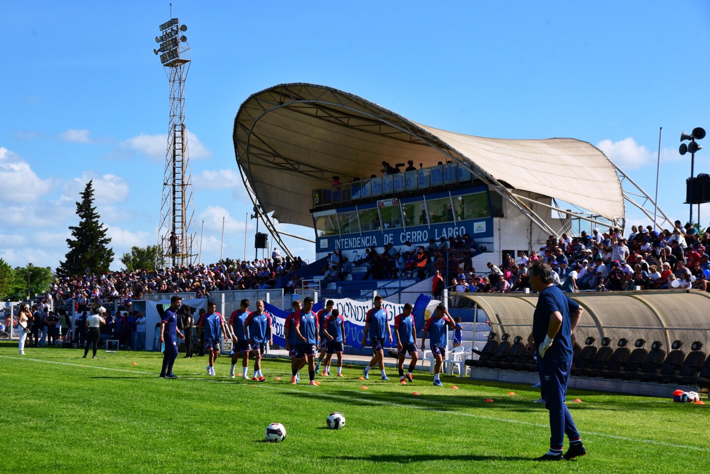 El Estadio Ubilla de Melo listo para recibir el partido entre Cerro Largo y Nacional.