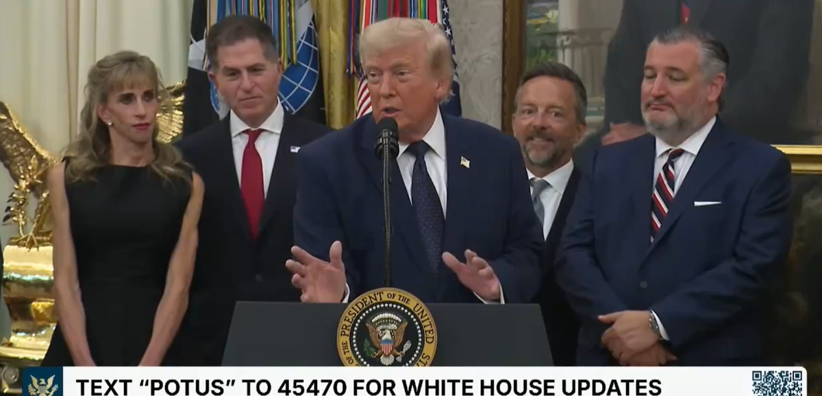 Donald Trump confirma que habló con Infantino sobre tarjeta roja de Folarin Balogun.